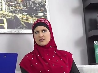 Lawyer Lodges For Fine Muslim Cootchie