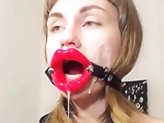 Deepthroat Mega-slut Fucks Her Facehole Messy